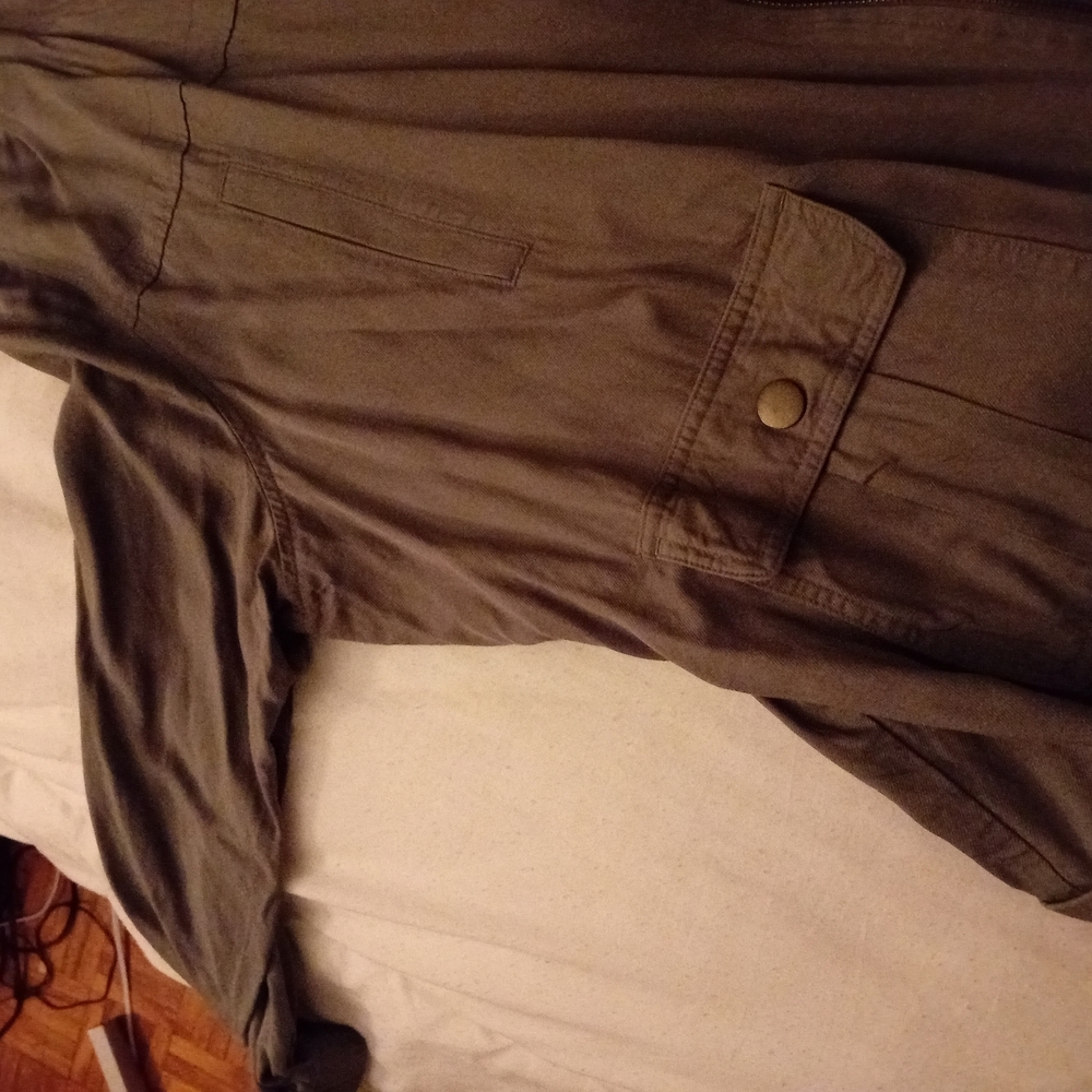 Stylish Green Light Jacket - Picture 3 of 4